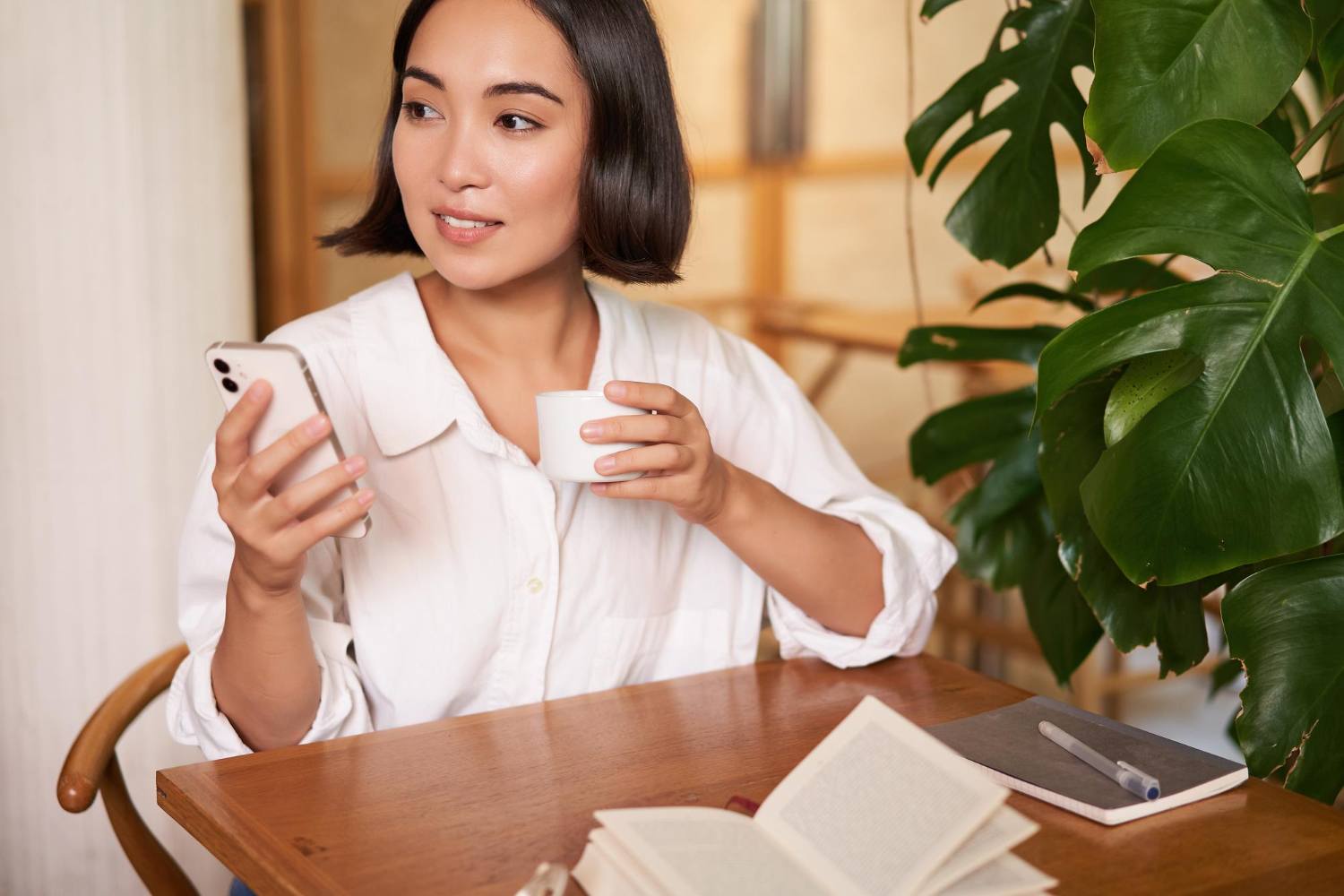 Customer reading information on a smartphone in a cafe